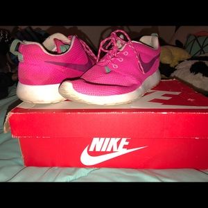 Nike roshe shoes
